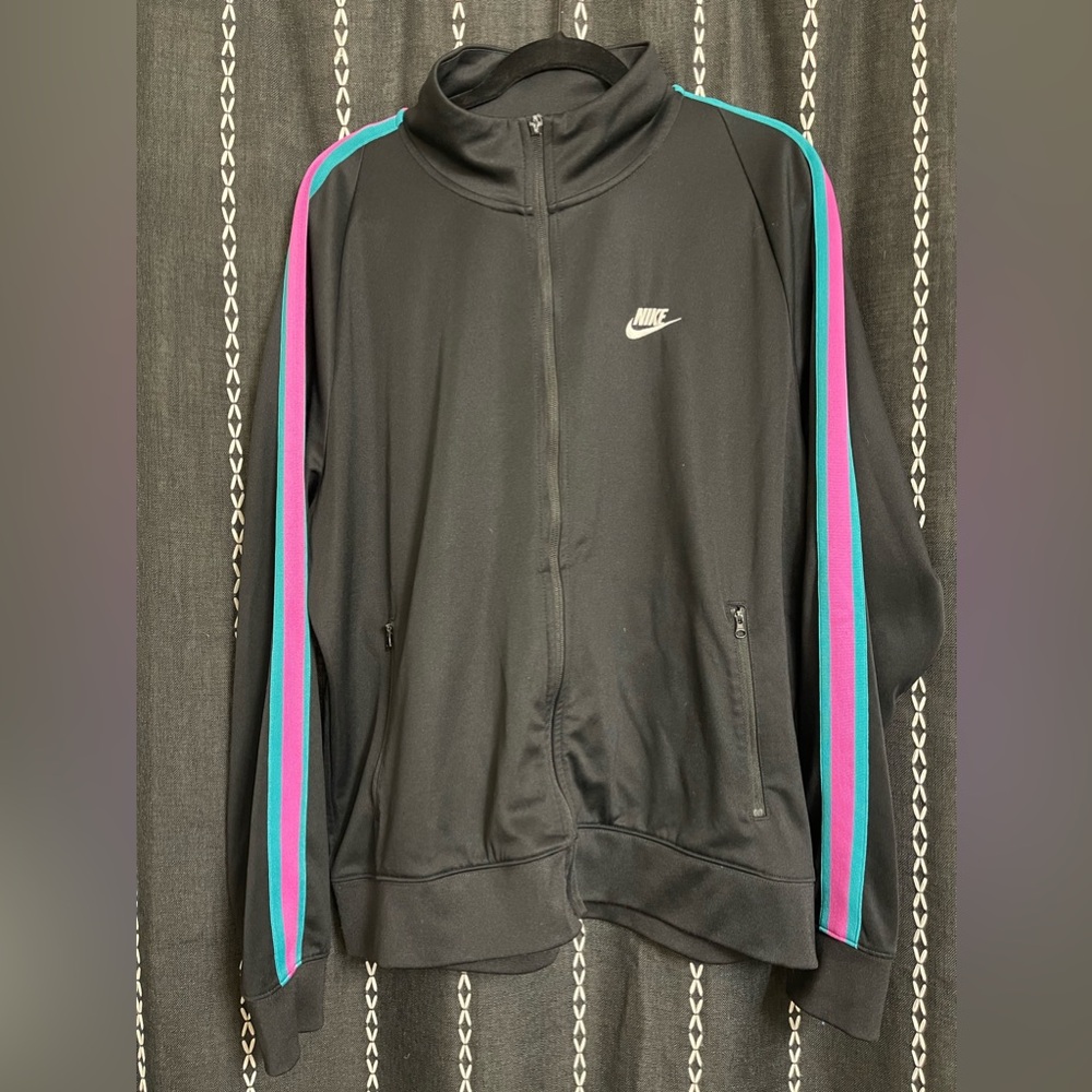 Nike jacket - Picture 1 of 4
